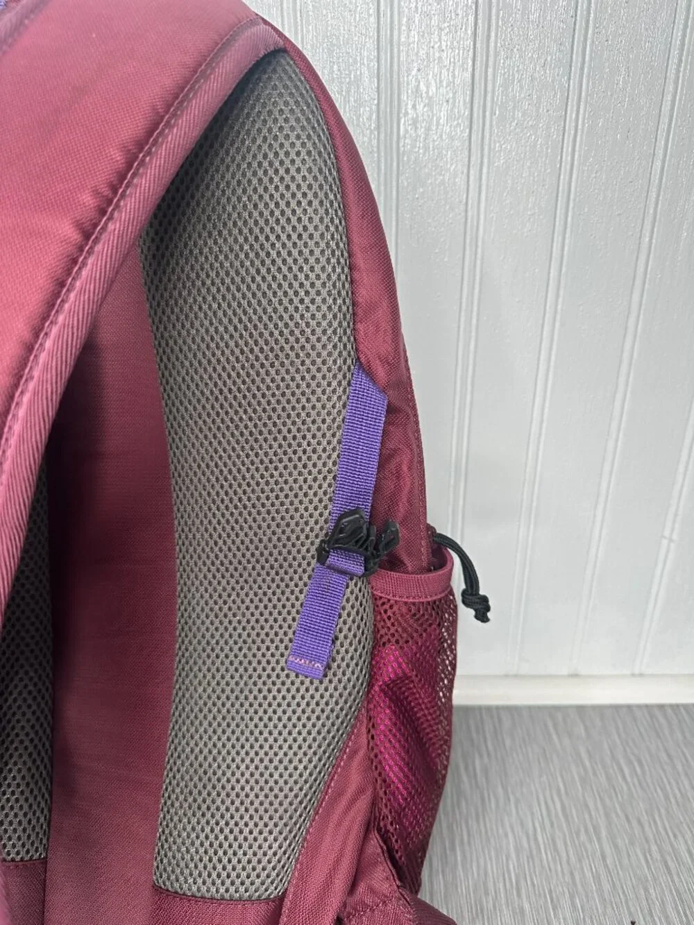 Columbia Castle Rock 15 Backpack Daypack Hiking Outdoor Pink Purple Burgundy